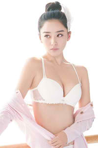 花飞满城春